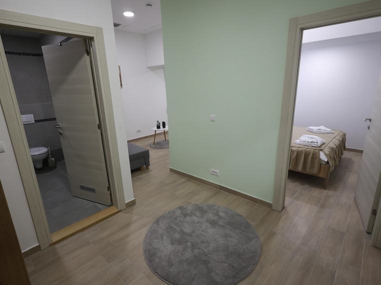 Ulazni hodnik apartmana sa garderoberom